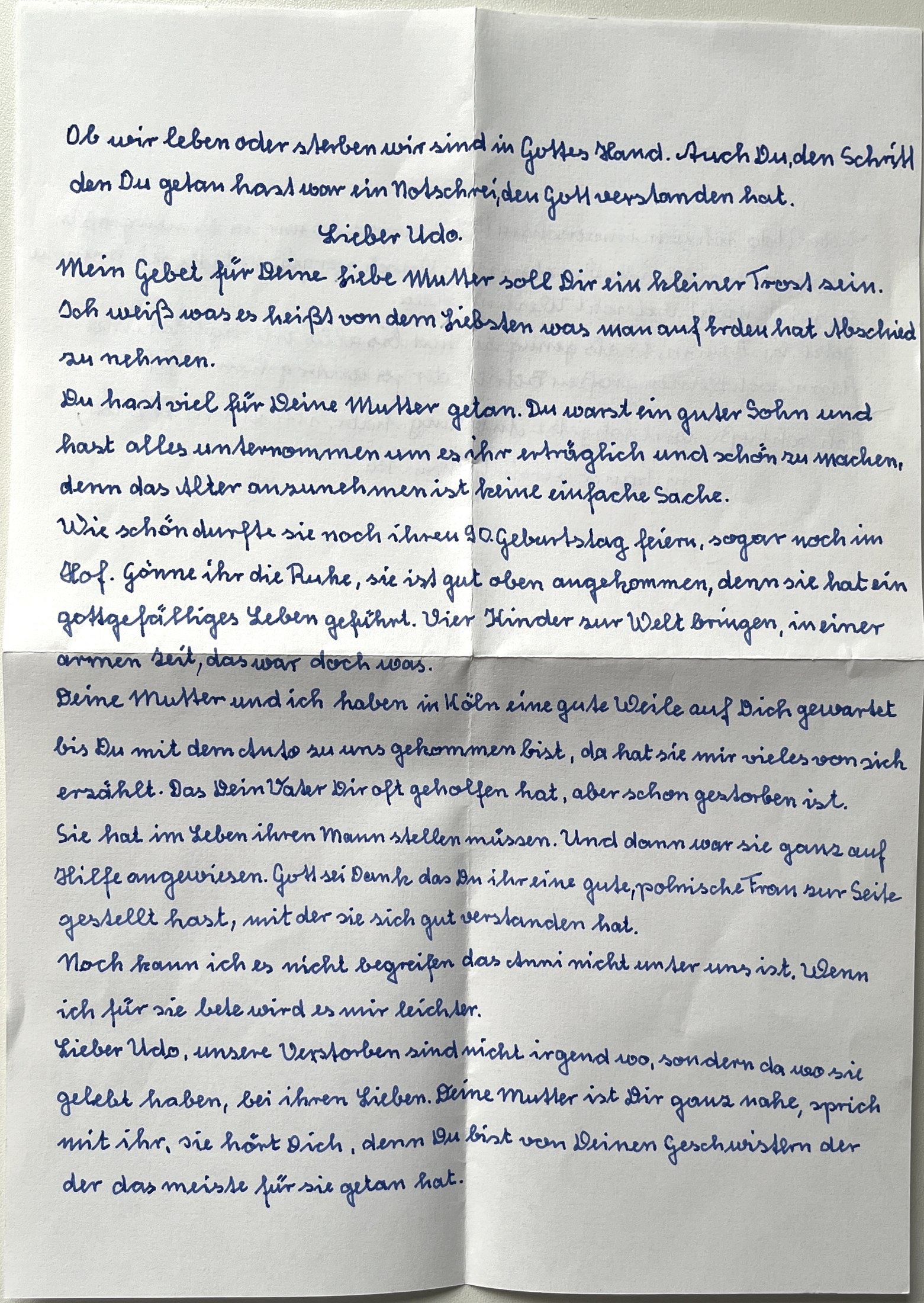 Erste Seite mit dem Eingangssatz und der Erinnerung an die Mutter